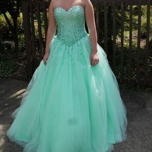 Grad/prom dress
